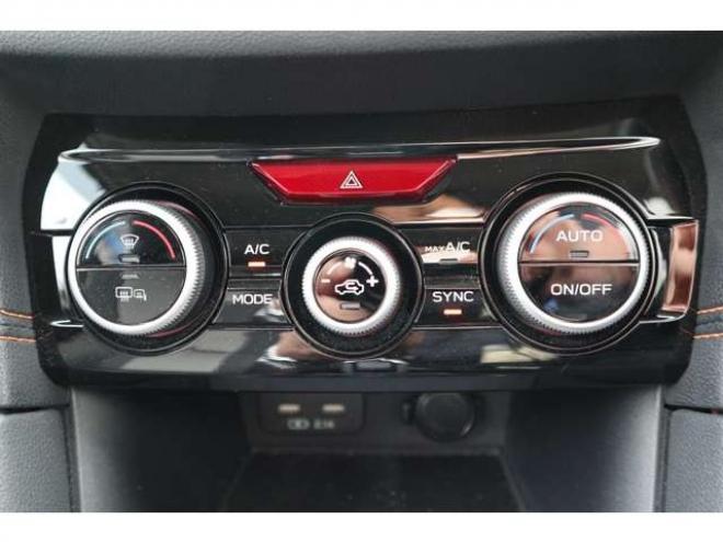 XV2.0e-L アイサイト 4WD　純正フルセグナビ　バックカメラ　ETC　電動パーキングブレーキ　オートビークルホールド　アダプティブクルーズコントロール 2000