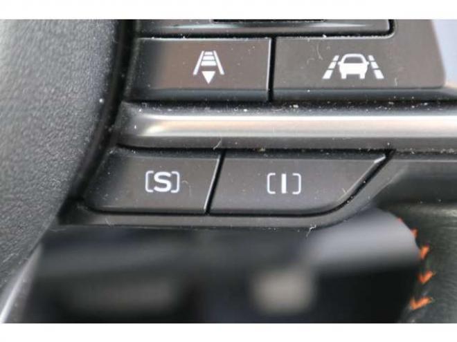 XV2.0i-L アイサイト 4WD　純正フルセグナビ　バックカメラ　ETC　電動パーキングブレーキ　ヘッドライトウォッシャー　アダプティブクルーズコントロール　LEDヘッドライト 2000