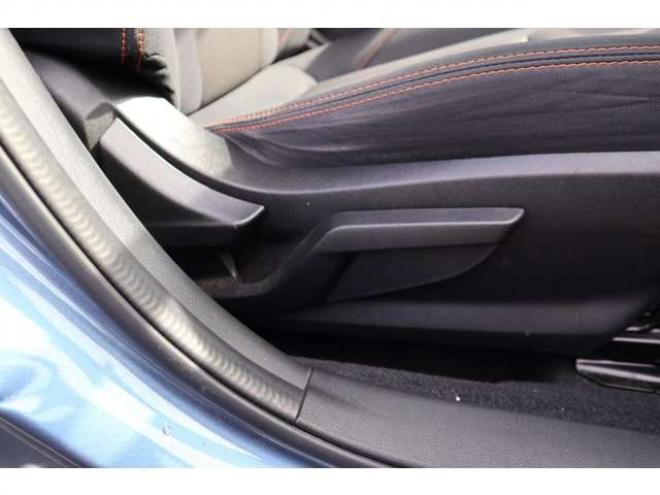 XV2.0i-L アイサイト 4WD　純正フルセグナビ　バックカメラ　ETC　電動パーキングブレーキ　ヘッドライトウォッシャー　アダプティブクルーズコントロール　LEDヘッドライト 2000