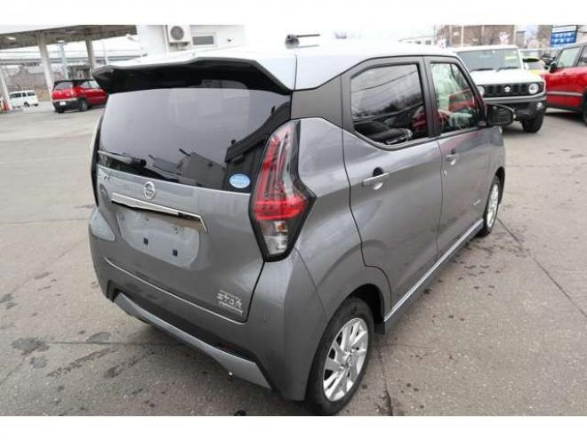 デイズハイウェイスターGターボ アーバンクロム プロパイロット エディション 4WD　純正CDプレイヤー　アラウンドビュールームミラー　電動パーキングブレーキ　シートヒーター　アダプティブクルーズコントロール 660