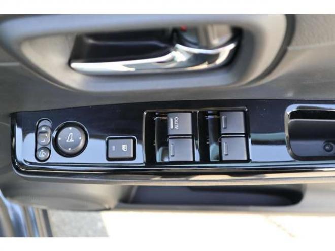 N-ONEオリジナル 4WD　シートヒーター　電動パーキングブレーキ　LEDヘッドライト　アダプティブクルーズコントロール　パーキングセンサー　ナビ装着車用スペシャルパッケージ 660