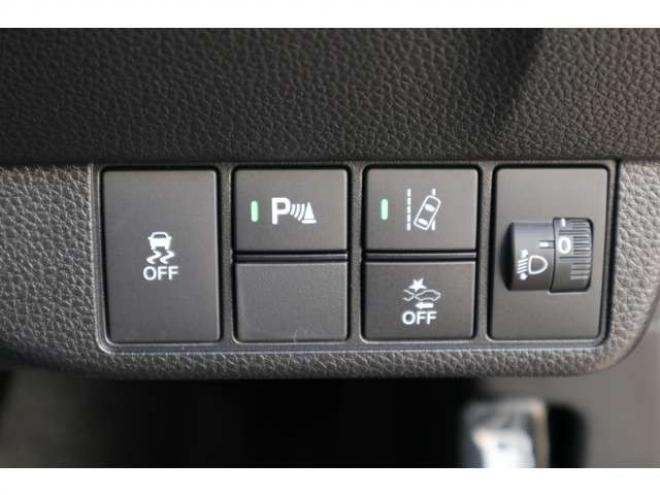 N-ONEオリジナル 4WD　シートヒーター　電動パーキングブレーキ　LEDヘッドライト　アダプティブクルーズコントロール　パーキングセンサー　ナビ装着車用スペシャルパッケージ 660