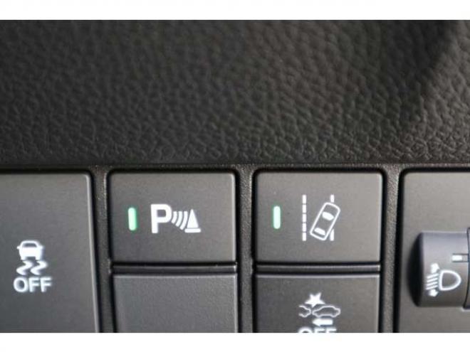 N-ONEオリジナル 4WD　シートヒーター　電動パーキングブレーキ　LEDヘッドライト　アダプティブクルーズコントロール　パーキングセンサー　ナビ装着車用スペシャルパッケージ 660