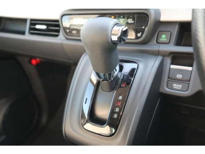 N-ONEオリジナル 4WD　シートヒーター　電動パーキングブレーキ　LEDヘッドライト　アダプティブクルーズコントロール　パーキングセンサー　ナビ装着車用スペシャルパッケージ 660