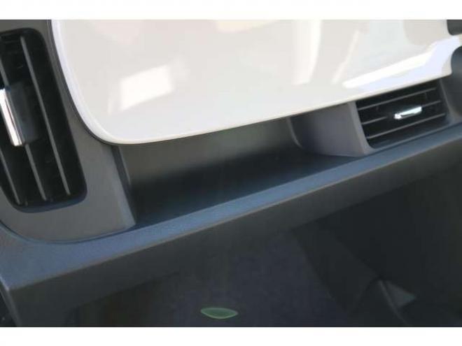 N-ONEオリジナル 4WD　シートヒーター　電動パーキングブレーキ　LEDヘッドライト　アダプティブクルーズコントロール　パーキングセンサー　ナビ装着車用スペシャルパッケージ 660