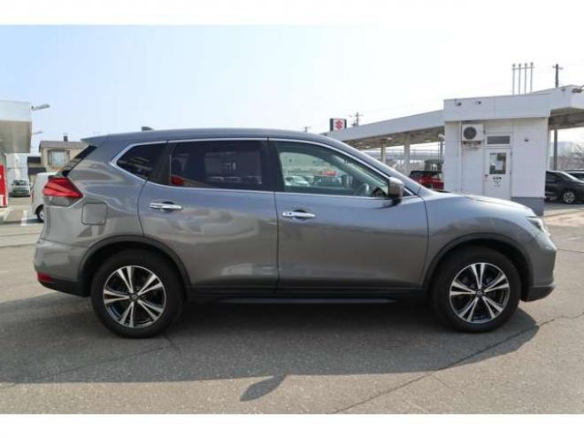 エクストレイル2.0 20X 2列車 4WD　社外ナビ　バックカメラ　電動バックドア　ハンズフリー　LEDヘッドライト　ヒルディセントコントロール 2000