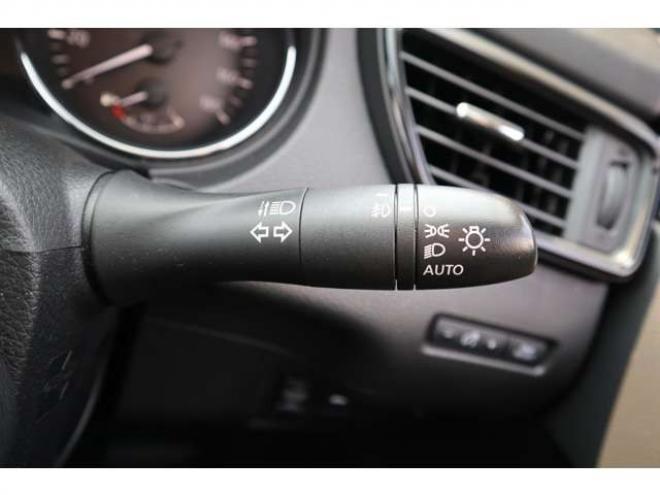 エクストレイル2.0 20X 2列車 4WD　社外ナビ　バックカメラ　電動バックドア　ハンズフリー　LEDヘッドライト　ヒルディセントコントロール 2000