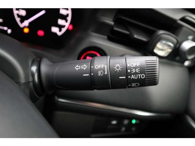 ヴェゼル1.5 e:HEV Z 4WD　純正フルセグナビ　全方位カメラ　社外ドラレコ付きデジタルルームミラー　ワイヤレス充電器　シートヒーター　アダプティブクルーズコントロール　電動パーキング　電動バックドア　ステアリングヒーター 1500