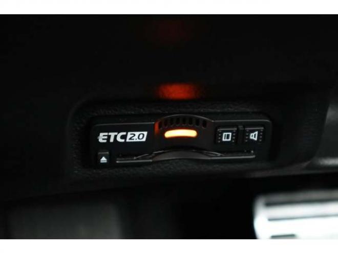 ヴェゼル1.5 e:HEV Z 4WD　純正フルセグナビ　全方位カメラ　社外ドラレコ付きデジタルルームミラー　ワイヤレス充電器　シートヒーター　アダプティブクルーズコントロール　電動パーキング　電動バックドア　ステアリングヒーター 1500