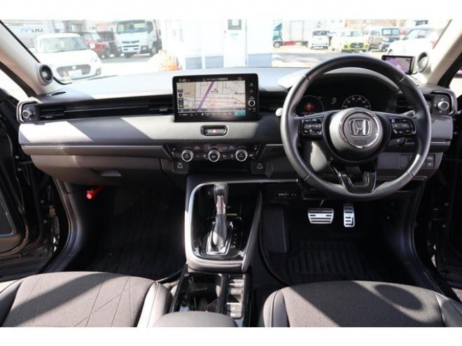 ヴェゼル1.5 e:HEV Z 4WD　純正フルセグナビ　全方位カメラ　社外ドラレコ付きデジタルルームミラー　ワイヤレス充電器　シートヒーター　アダプティブクルーズコントロール　電動パーキング　電動バックドア　ステアリングヒーター 1500