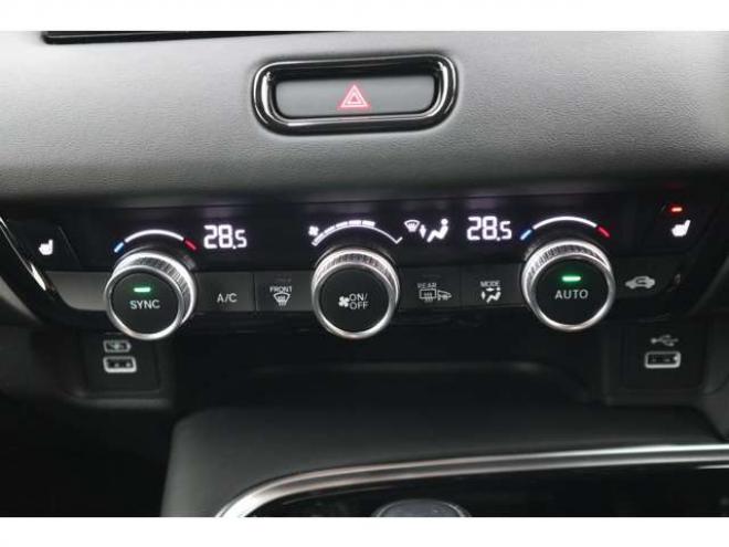 ヴェゼル1.5 e:HEV Z 4WD　純正フルセグナビ　全方位カメラ　社外ドラレコ付きデジタルルームミラー　ワイヤレス充電器　シートヒーター　アダプティブクルーズコントロール　電動パーキング　電動バックドア　ステアリングヒーター 1500