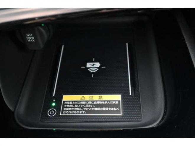 ヴェゼル1.5 e:HEV Z 4WD　純正フルセグナビ　全方位カメラ　社外ドラレコ付きデジタルルームミラー　ワイヤレス充電器　シートヒーター　アダプティブクルーズコントロール　電動パーキング　電動バックドア　ステアリングヒーター 1500