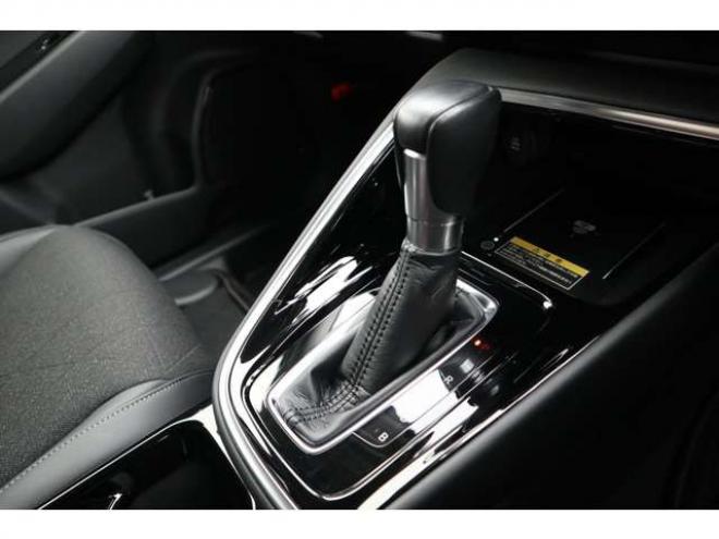 ヴェゼル1.5 e:HEV Z 4WD　純正フルセグナビ　全方位カメラ　社外ドラレコ付きデジタルルームミラー　ワイヤレス充電器　シートヒーター　アダプティブクルーズコントロール　電動パーキング　電動バックドア　ステアリングヒーター 1500