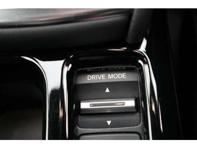 ヴェゼル1.5 e:HEV Z 4WD　純正フルセグナビ　全方位カメラ　社外ドラレコ付きデジタルルームミラー　ワイヤレス充電器　シートヒーター　アダプティブクルーズコントロール　電動パーキング　電動バックドア　ステアリングヒーター 1500