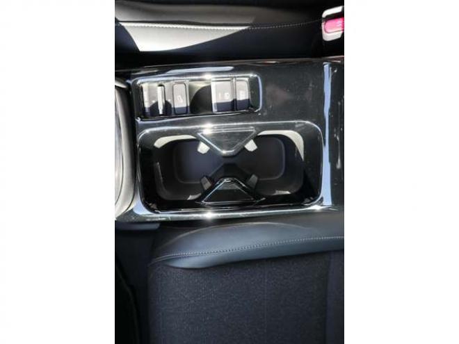 ヴェゼル1.5 e:HEV Z 4WD　純正フルセグナビ　全方位カメラ　社外ドラレコ付きデジタルルームミラー　ワイヤレス充電器　シートヒーター　アダプティブクルーズコントロール　電動パーキング　電動バックドア　ステアリングヒーター 1500