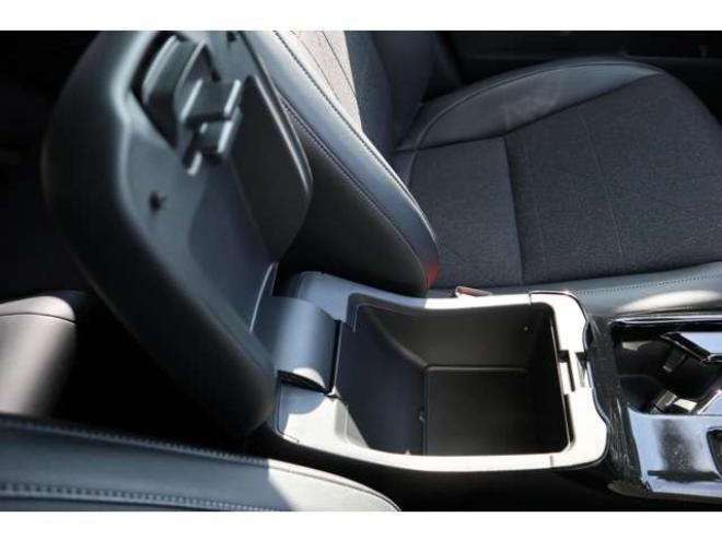 ヴェゼル1.5 e:HEV Z 4WD　純正フルセグナビ　全方位カメラ　社外ドラレコ付きデジタルルームミラー　ワイヤレス充電器　シートヒーター　アダプティブクルーズコントロール　電動パーキング　電動バックドア　ステアリングヒーター 1500