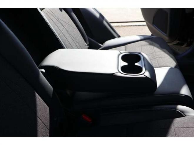 ヴェゼル1.5 e:HEV Z 4WD　純正フルセグナビ　全方位カメラ　社外ドラレコ付きデジタルルームミラー　ワイヤレス充電器　シートヒーター　アダプティブクルーズコントロール　電動パーキング　電動バックドア　ステアリングヒーター 1500