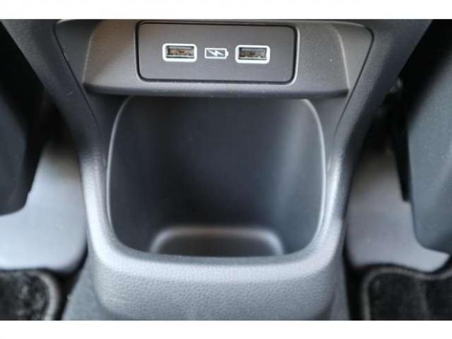 ヴェゼル1.5 e:HEV Z 4WD　純正フルセグナビ　全方位カメラ　社外ドラレコ付きデジタルルームミラー　ワイヤレス充電器　シートヒーター　アダプティブクルーズコントロール　電動パーキング　電動バックドア　ステアリングヒーター 1500