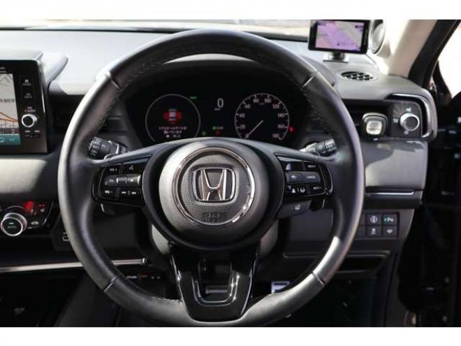 ヴェゼル1.5 e:HEV Z 4WD　純正フルセグナビ　全方位カメラ　社外ドラレコ付きデジタルルームミラー　ワイヤレス充電器　シートヒーター　アダプティブクルーズコントロール　電動パーキング　電動バックドア　ステアリングヒーター 1500