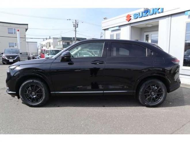 ヴェゼル1.5 e:HEV Z 4WD　純正フルセグナビ　全方位カメラ　社外ドラレコ付きデジタルルームミラー　ワイヤレス充電器　シートヒーター　アダプティブクルーズコントロール　電動パーキング　電動バックドア　ステアリングヒーター 1500