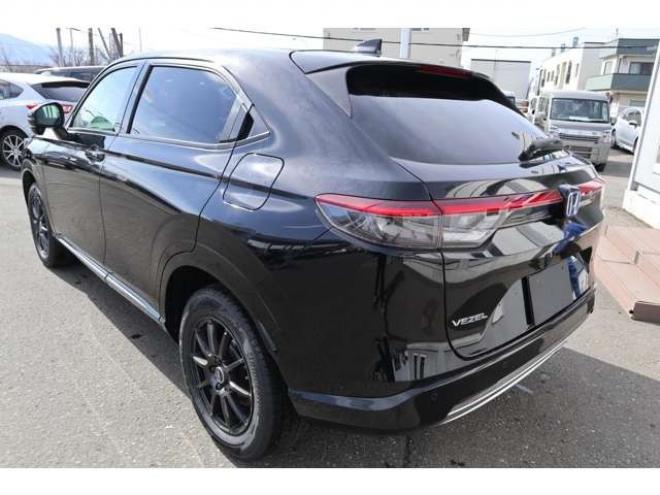 ヴェゼル1.5 e:HEV Z 4WD　純正フルセグナビ　全方位カメラ　社外ドラレコ付きデジタルルームミラー　ワイヤレス充電器　シートヒーター　アダプティブクルーズコントロール　電動パーキング　電動バックドア　ステアリングヒーター 1500