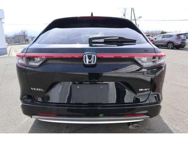 ヴェゼル1.5 e:HEV Z 4WD　純正フルセグナビ　全方位カメラ　社外ドラレコ付きデジタルルームミラー　ワイヤレス充電器　シートヒーター　アダプティブクルーズコントロール　電動パーキング　電動バックドア　ステアリングヒーター 1500