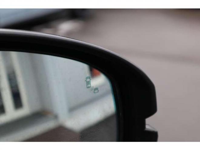 ヴェゼル1.5 e:HEV Z 4WD　純正フルセグナビ　全方位カメラ　社外ドラレコ付きデジタルルームミラー　ワイヤレス充電器　シートヒーター　アダプティブクルーズコントロール　電動パーキング　電動バックドア　ステアリングヒーター 1500