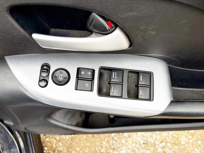 オデッセイ2.4アブソルート 4WD　ローンが不安な方＜優遇ローン1年保証　社外ナビ 