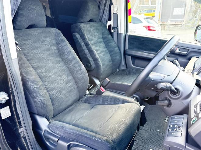 ステップワゴン2.0G Eセレクション 4WD　ローンが不安な方＜優遇ローン＞　本州仕入 寒冷地仕様　純正9型ナビ　フルセグTV 4WD 2000 5Dr