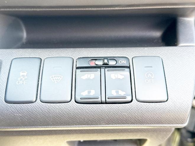 ステップワゴン2.0G Eセレクション 4WD　ローンが不安な方＜優遇ローン＞　本州仕入 寒冷地仕様　純正9型ナビ　フルセグTV 4WD 2000 5Dr