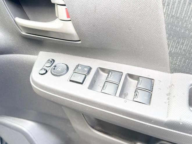 ステップワゴン2.0G Eセレクション 4WD　ローンが不安な方＜優遇ローン＞　本州仕入 寒冷地仕様　純正9型ナビ　フルセグTV 4WD 2000 5Dr