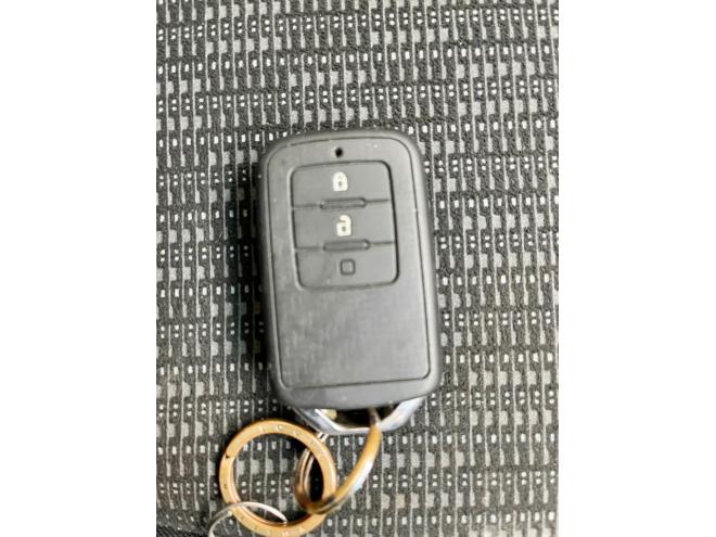 フィット13G Fパッケージ 4WD 5年保証 スマキー ナビTV ETC 夏冬タイヤ Bカメ 寒冷地仕様 禁煙 修復歴無