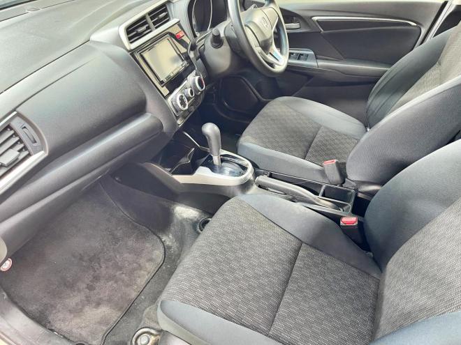 フィット13G Fパッケージ 4WD 5年保証 スマキー ナビTV ETC 夏冬タイヤ Bカメ 寒冷地仕様 禁煙 修復歴無