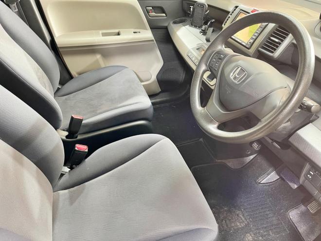 フリード1.5GエアロLパッケージ 4WD 5年保証 スマキー パワスラ ナビTV Bカメ ETC 寒冷地仕様 禁煙 車検整備2年付 修復歴無