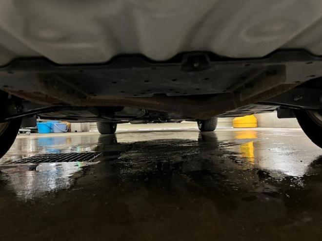 マークXプレミアム　Ｆｏｕｒ　本州仕入　寒冷地仕様　禁煙車　純正ハーフレザーシート　純正１６インチＡＷ　社外１６ＡＷ＋スタッドレスタイヤ付　純正ナビ　地デジ　Ｂｌｕｅｔｏｏｔｈオーディオ　バック＆サイドカメラ　パークアシスト 4WD 2500 4Dr