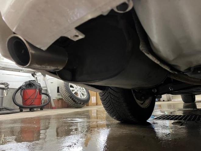 マークXプレミアム　Ｆｏｕｒ　本州仕入　寒冷地仕様　禁煙車　純正ハーフレザーシート　純正１６インチＡＷ　社外１６ＡＷ＋スタッドレスタイヤ付　純正ナビ　地デジ　Ｂｌｕｅｔｏｏｔｈオーディオ　バック＆サイドカメラ　パークアシスト 4WD 2500 4Dr