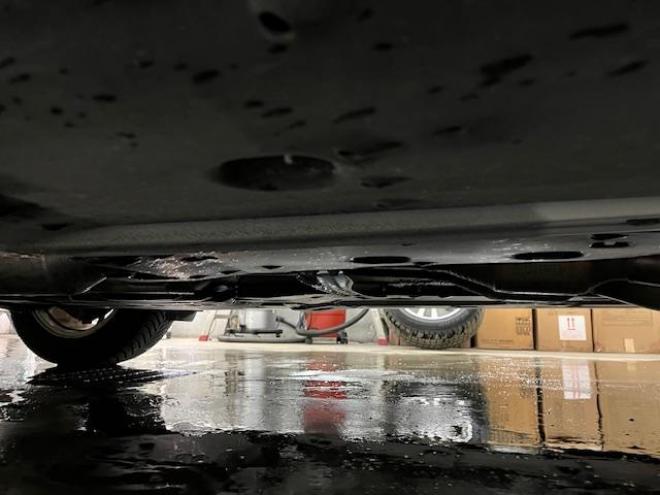 マークXプレミアム　Ｆｏｕｒ　本州仕入　寒冷地仕様　禁煙車　純正ハーフレザーシート　純正１６インチＡＷ　社外１６ＡＷ＋スタッドレスタイヤ付　純正ナビ　地デジ　Ｂｌｕｅｔｏｏｔｈオーディオ　バック＆サイドカメラ　パークアシスト 4WD 2500 4Dr