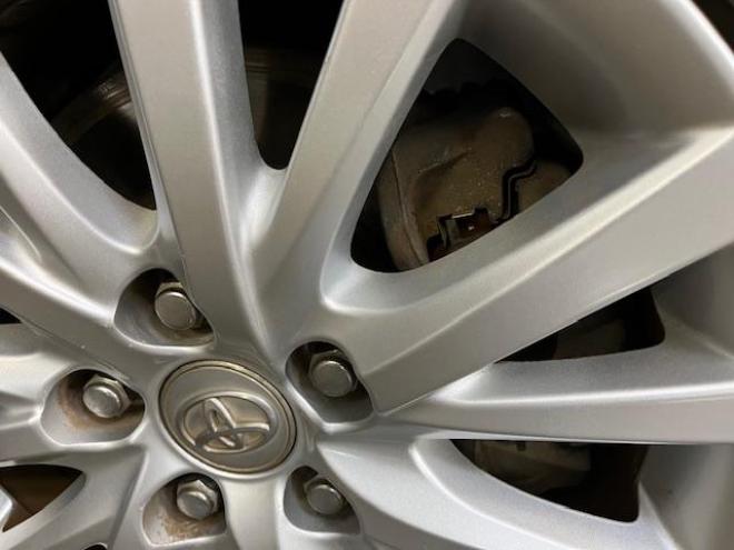 マークXプレミアム　Ｆｏｕｒ　本州仕入　寒冷地仕様　禁煙車　純正ハーフレザーシート　純正１６インチＡＷ　社外１６ＡＷ＋スタッドレスタイヤ付　純正ナビ　地デジ　Ｂｌｕｅｔｏｏｔｈオーディオ　バック＆サイドカメラ　パークアシスト 4WD 2500 4Dr