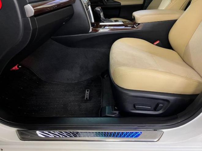 マークXプレミアム　Ｆｏｕｒ　本州仕入　寒冷地仕様　禁煙車　純正ハーフレザーシート　純正１６インチＡＷ　社外１６ＡＷ＋スタッドレスタイヤ付　純正ナビ　地デジ　Ｂｌｕｅｔｏｏｔｈオーディオ　バック＆サイドカメラ　パークアシスト 4WD 2500 4Dr