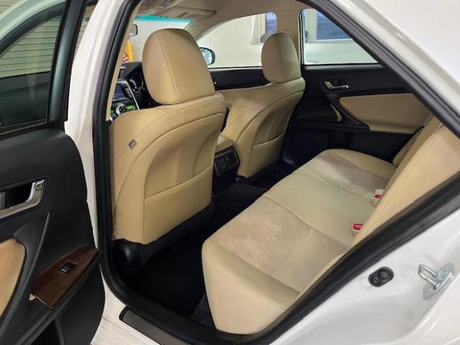 マークXプレミアム　Ｆｏｕｒ　本州仕入　寒冷地仕様　禁煙車　純正ハーフレザーシート　純正１６インチＡＷ　社外１６ＡＷ＋スタッドレスタイヤ付　純正ナビ　地デジ　Ｂｌｕｅｔｏｏｔｈオーディオ　バック＆サイドカメラ　パークアシスト 4WD 2500 4Dr