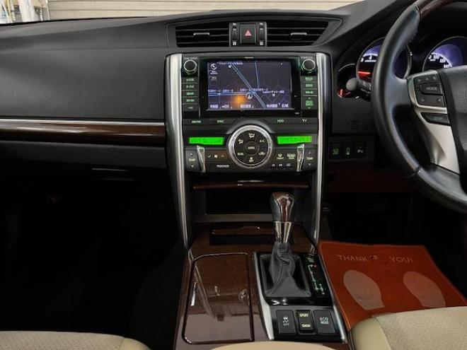 マークXプレミアム　Ｆｏｕｒ　本州仕入　寒冷地仕様　禁煙車　純正ハーフレザーシート　純正１６インチＡＷ　社外１６ＡＷ＋スタッドレスタイヤ付　純正ナビ　地デジ　Ｂｌｕｅｔｏｏｔｈオーディオ　バック＆サイドカメラ　パークアシスト 4WD 2500 4Dr