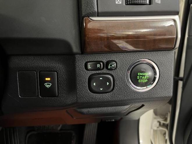 マークXプレミアム　Ｆｏｕｒ　本州仕入　寒冷地仕様　禁煙車　純正ハーフレザーシート　純正１６インチＡＷ　社外１６ＡＷ＋スタッドレスタイヤ付　純正ナビ　地デジ　Ｂｌｕｅｔｏｏｔｈオーディオ　バック＆サイドカメラ　パークアシスト 4WD 2500 4Dr