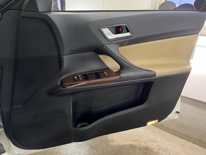 マークXプレミアム　Ｆｏｕｒ　本州仕入　寒冷地仕様　禁煙車　純正ハーフレザーシート　純正１６インチＡＷ　社外１６ＡＷ＋スタッドレスタイヤ付　純正ナビ　地デジ　Ｂｌｕｅｔｏｏｔｈオーディオ　バック＆サイドカメラ　パークアシスト 4WD 2500 4Dr