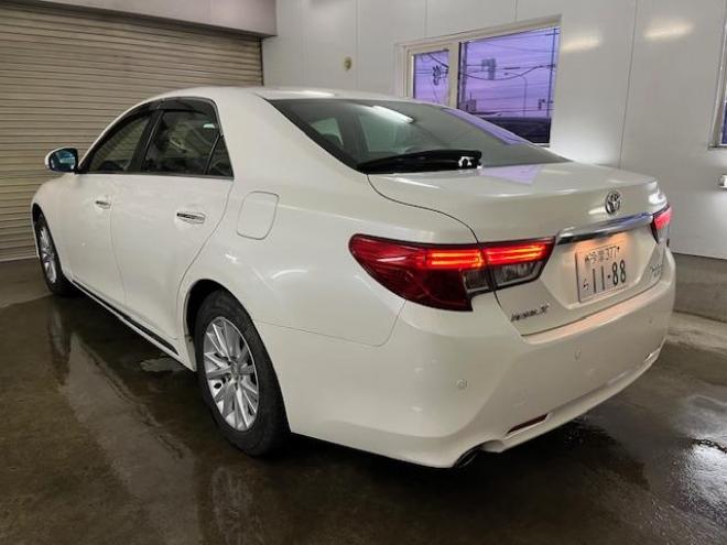 マークXプレミアム　Ｆｏｕｒ　本州仕入　寒冷地仕様　禁煙車　純正ハーフレザーシート　純正１６インチＡＷ　社外１６ＡＷ＋スタッドレスタイヤ付　純正ナビ　地デジ　Ｂｌｕｅｔｏｏｔｈオーディオ　バック＆サイドカメラ　パークアシスト 4WD 2500 4Dr