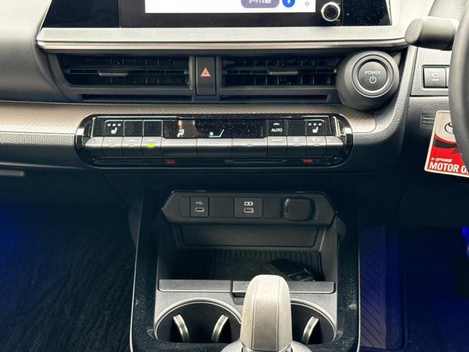 プリウス2.0G E-Four 4WD　ローンが不安な方＜優遇ローン＞　本州仕入　寒冷地仕様　軽減ブレーキ　レーンキープ 4WD 2000 5Dr