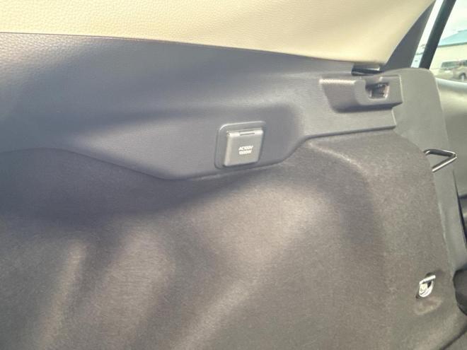 プリウス2.0G E-Four 4WD　ローンが不安な方＜優遇ローン＞　本州仕入　寒冷地仕様　軽減ブレーキ　レーンキープ 4WD 2000 5Dr