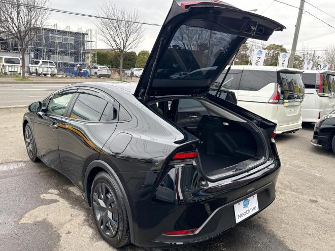 プリウス2.0G E-Four 4WD　ローンが不安な方＜優遇ローン＞　本州仕入　寒冷地仕様　軽減ブレーキ　レーンキープ 4WD 2000 5Dr