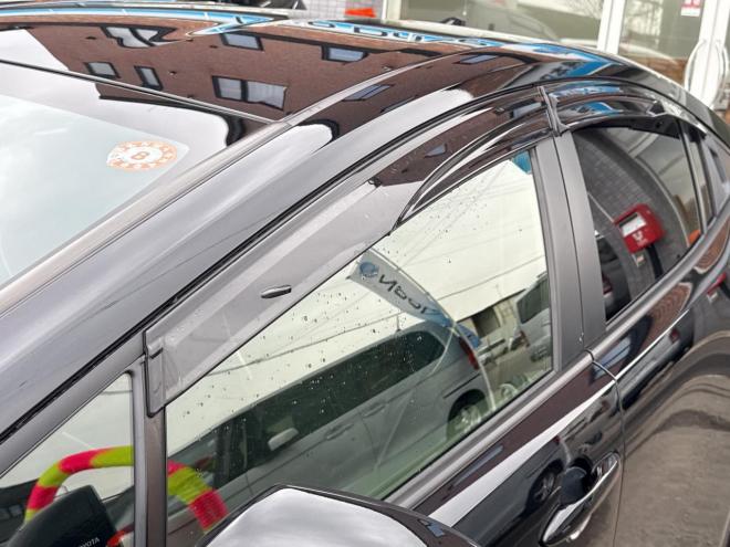 プリウス2.0G E-Four 4WD　ローンが不安な方＜優遇ローン＞　本州仕入　寒冷地仕様　軽減ブレーキ　レーンキープ 4WD 2000 5Dr