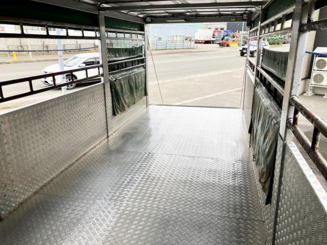 レンジャー中古　増t　家畜運搬車　6.7m　中型トラック