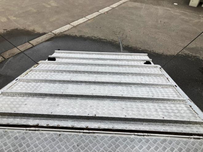 レンジャー中古　増t　家畜運搬車　6.7m　中型トラック